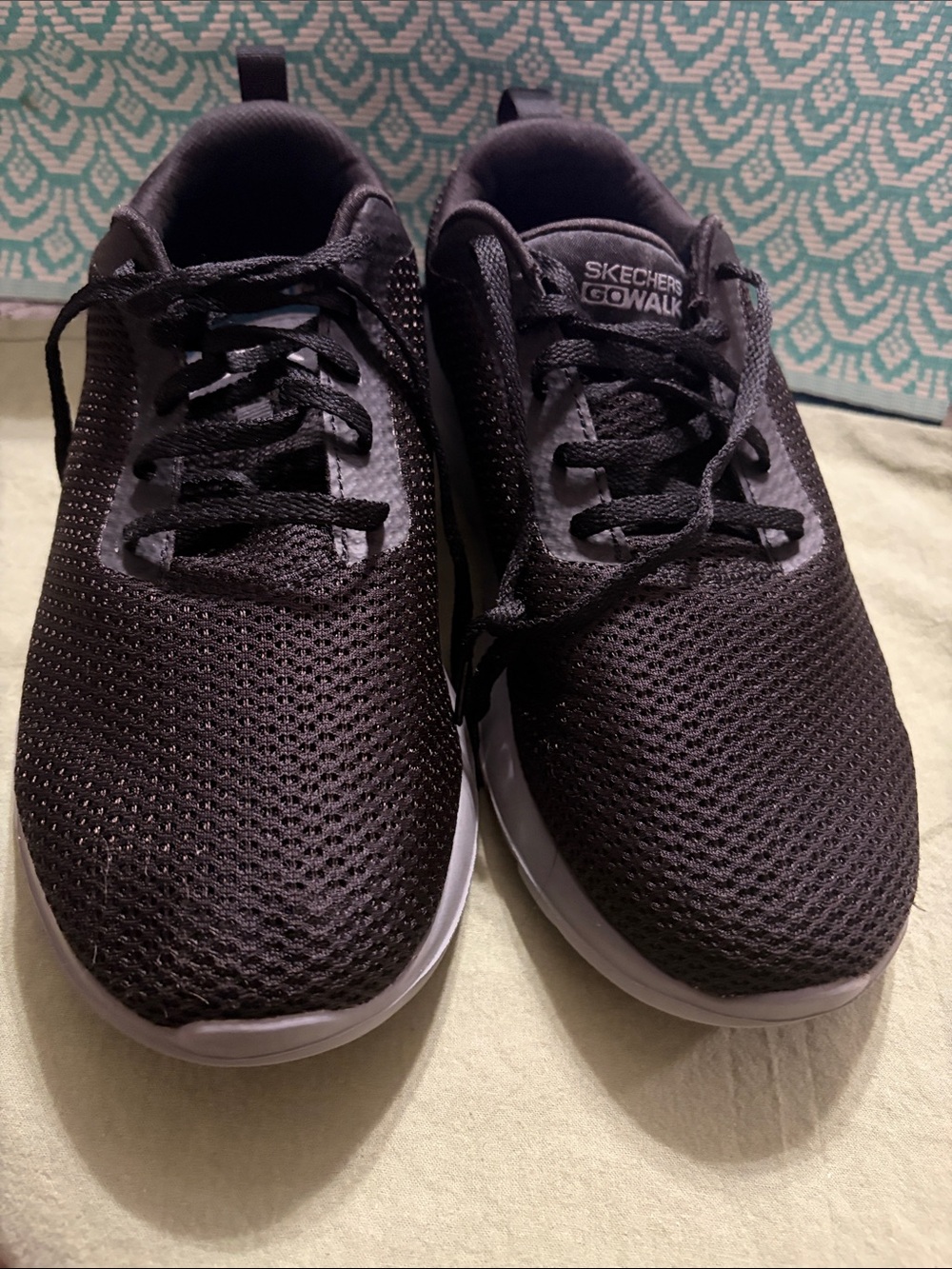 Skechers GOwalk Men’s Black Knit Lace-Up Sneakers with Gray Sole 9.5 X-Wide